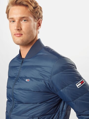 Tommy Jeans Regular fit Tussenjas in Blauw