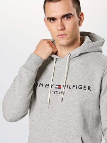 Felpa di TOMMY HILFIGER in grigio