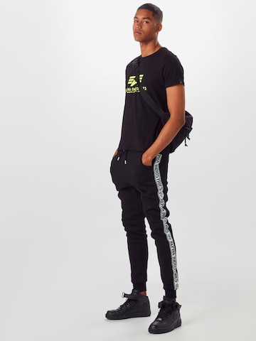 ALPHA INDUSTRIES Klasický střih Tričko 'Basic T Neon Print' – černá