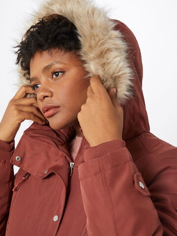 Parka de iarnă 'EXPEDITIONTRACK' de la VERO MODA pe maro