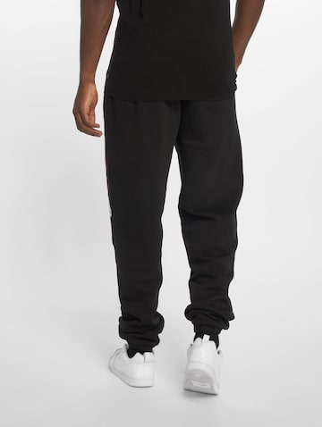 ROCAWEAR Tapered Hose in Schwarz