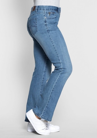 SHEEGO Bootcut Jeans 'Maila' in Blauw