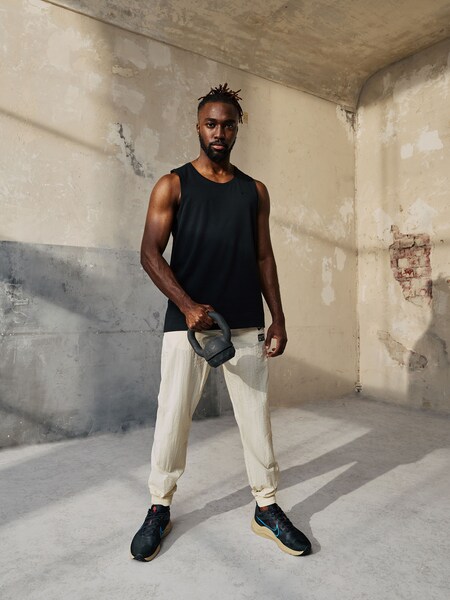 Moses - Basic Black Beige Fitness Look