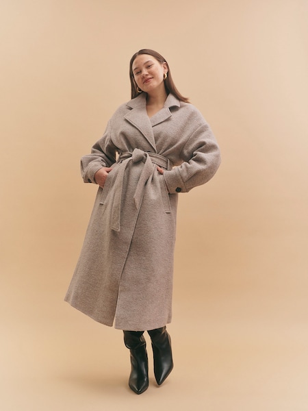 Angie - Elegant Coat Look