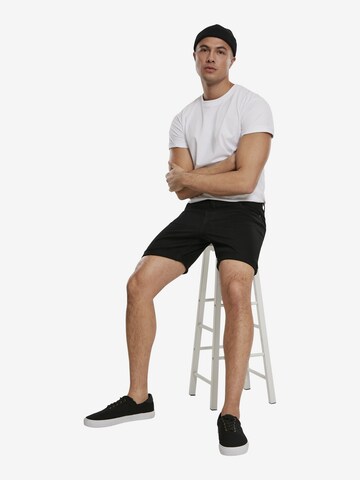 Urban Classics Slimfit Shorts in Schwarz