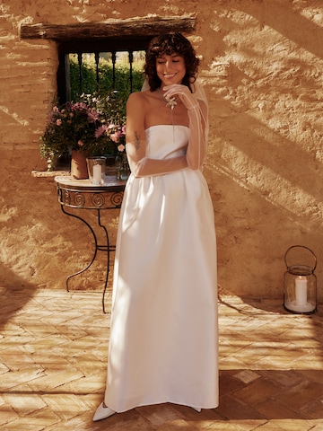 White Bandeau Cinderella Look