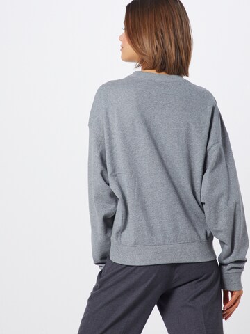 Champion Authentic Athletic Apparel Sweatshirt in Grau