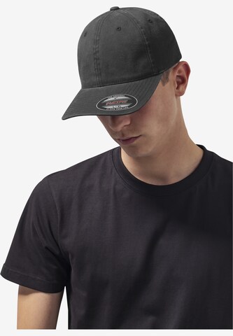 Casquette Flexfit en noir : devant