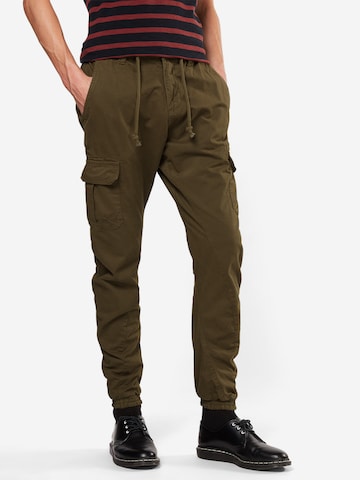 Urban Classics Tapered Cargo trousers in Brown: front