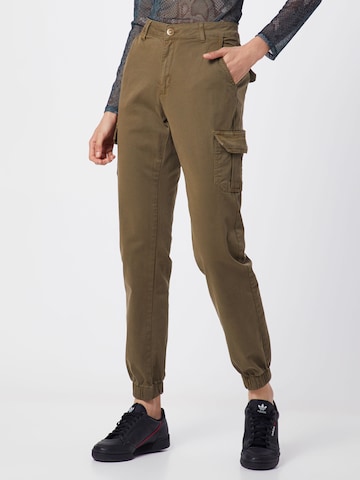 Effilé Pantalon cargo Urban Classics en vert : devant