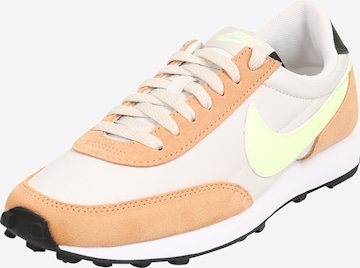 Nike Sportswear Ниски маратонки 'Daybreak' в оранжево: отпред