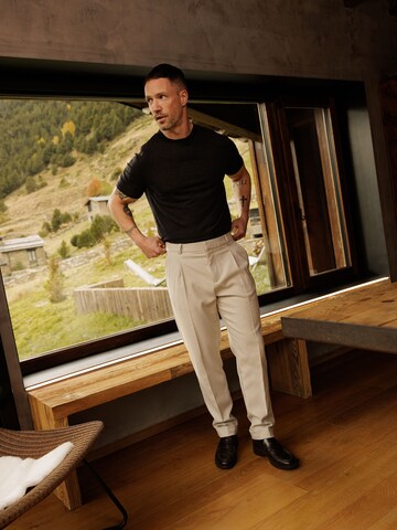 Black Tee Tailored Trouser Look