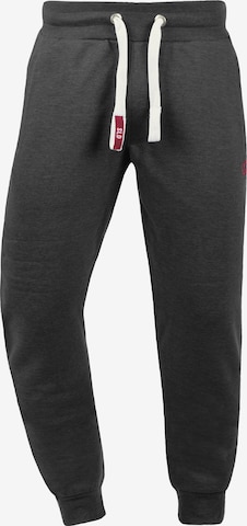 !Solid Tapered Broek 'Benn' in Grijs: voorkant