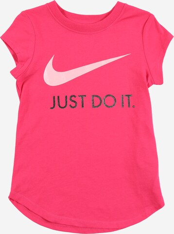 T-Shirt Nike Sportswear en rose : devant