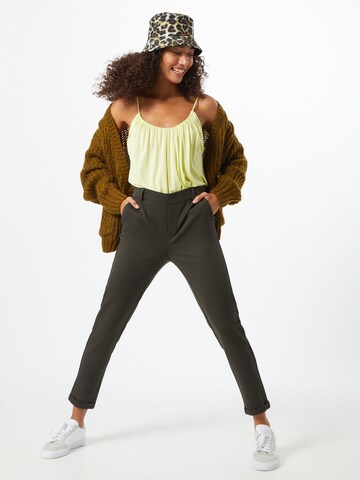 Slimfit Pantaloni 'Maya' di VERO MODA in verde