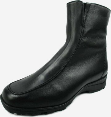 SEMLER Boots in Black: front