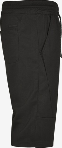 SOUTHPOLE Regular Shorts 'Uni' in Schwarz