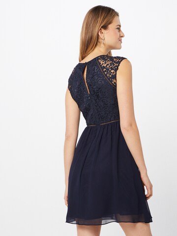 Robe de cocktail Vera Mont en bleu : derrière