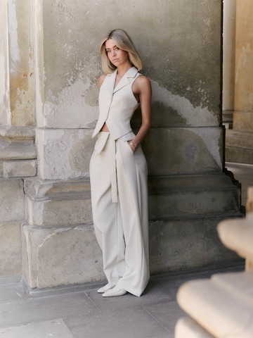 Classy Beige Suit Vest Combo Look