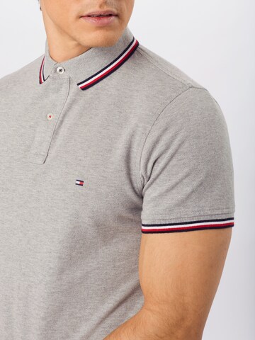 TOMMY HILFIGER T-Shirt in Grau