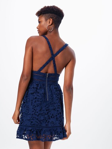 Robe de cocktail 'Snow Storm' Love Triangle en bleu : derrière