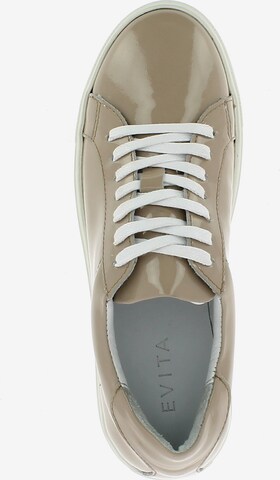 EVITA Sneakers laag in Beige