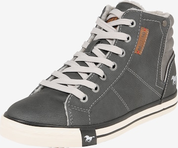 MUSTANG Sneaker in Leder-Optik in Grau