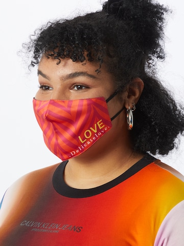 DELICATELOVE Stoffmaske 'LOVE' in Orange