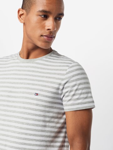 TOMMY HILFIGER - Ajuste estrecho Camiseta en gris