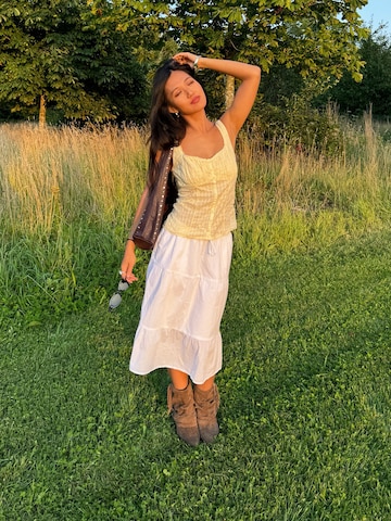 White Skirt Look by Hollister