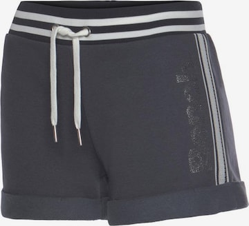 BENCH Regular Sweatshorts in Grau