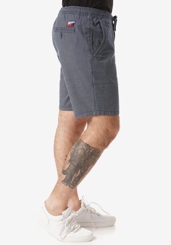 Superdry Regular Shorts in Blau