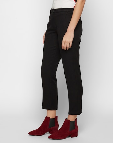 Regular Pantaloni cutați 'Halle' de la minimum pe negru: față