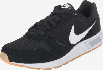 Nike Sportswear Sneaker 'Nightgazer' in Schwarz: predná strana