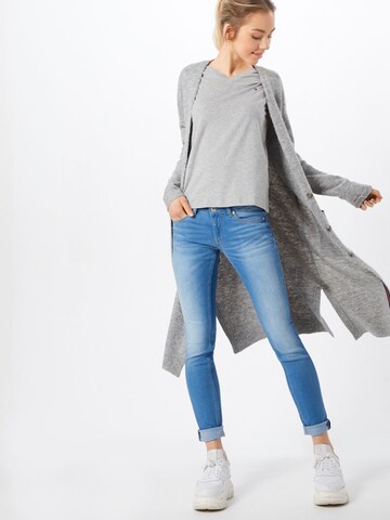 TOMMY HILFIGER Футболка в Серый