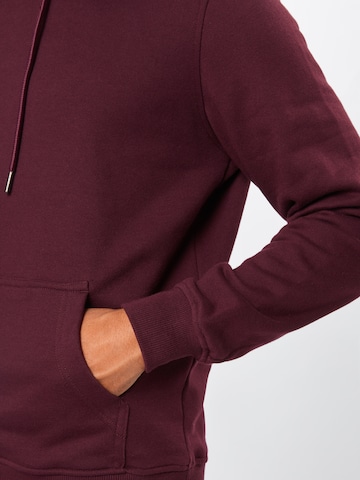 Urban Classics Свитшот в Красный