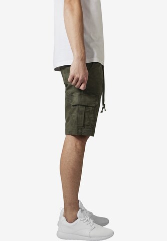 Urban Classics Regular Shorts in Grün