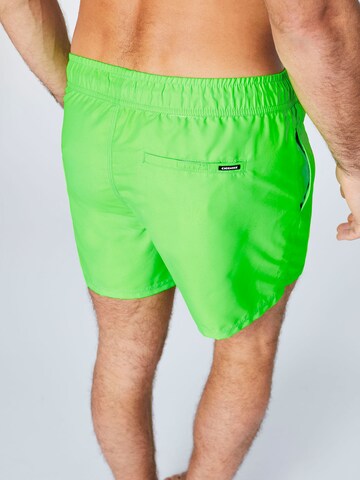 Regular Shorts de bain CHIEMSEE en vert