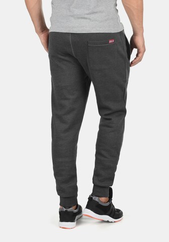 !Solid Tapered Jogginghose 'Benn' in Grau