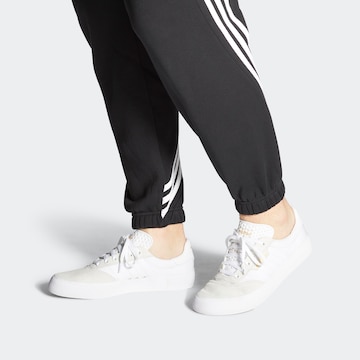 ADIDAS ORIGINALS Sneakers '3MC' in White: front