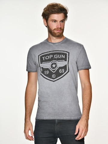 TOP GUN Shirt ' Powerful ' in Grijs: voorkant