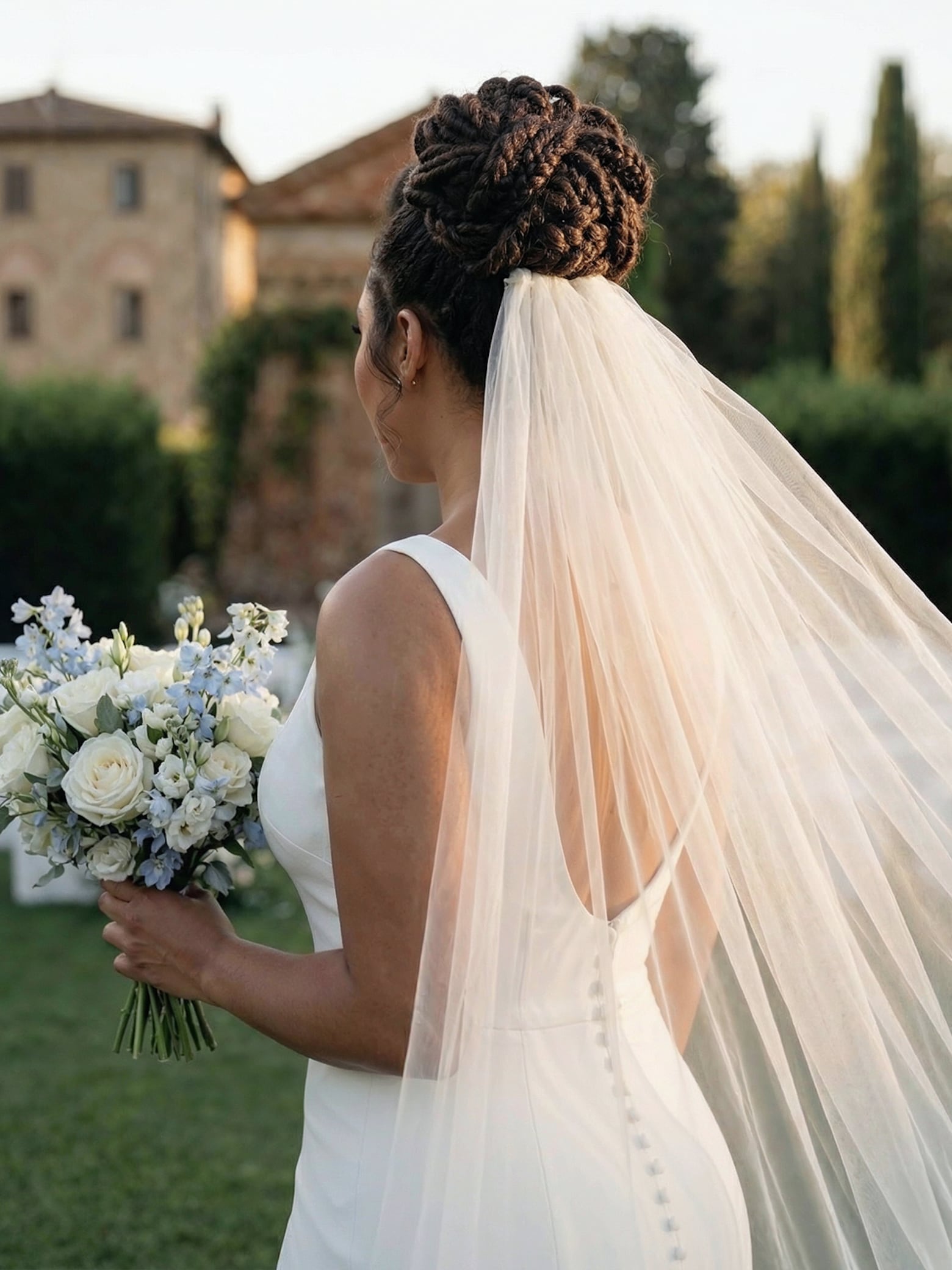 Graceful silhouettes that highlight your natural beauty Beautiful Styles for Curvy Brides