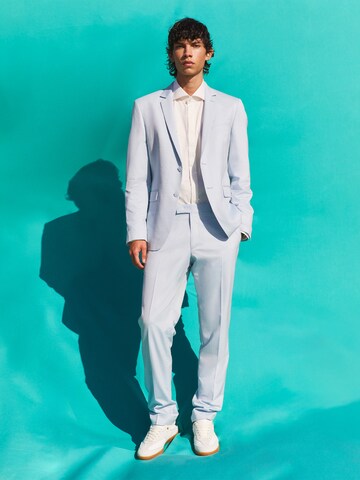 Elegant Light Blue Suit Look