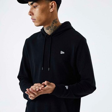 NEW ERA Sweatshirt 'Essential' in Schwarz