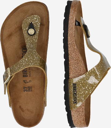 BIRKENSTOCK - Sandalias de dedo 'Gizeh' en oro