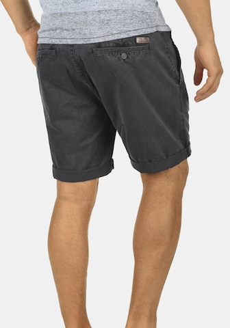 !Solid Regular Chinoshorts 'Pinhel' in Grau