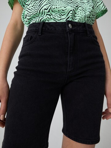 EDITED Skinny Jeans 'Oliv' i svart