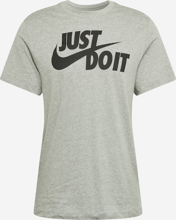 Coupe regular T-Shirt 'Swoosh' Nike Sportswear en gris : devant