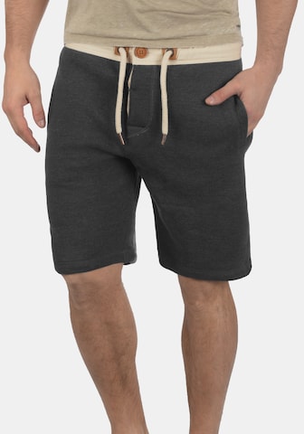 !Solid Regular Pants 'TripShorts' in Grey: front
