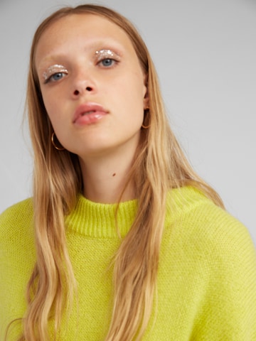 EDITED - Pullover 'Ulani' em amarelo